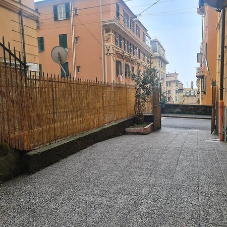 Ampio Appartamento Con 2 Posti Auto E Cortile Генуа Екстериор снимка